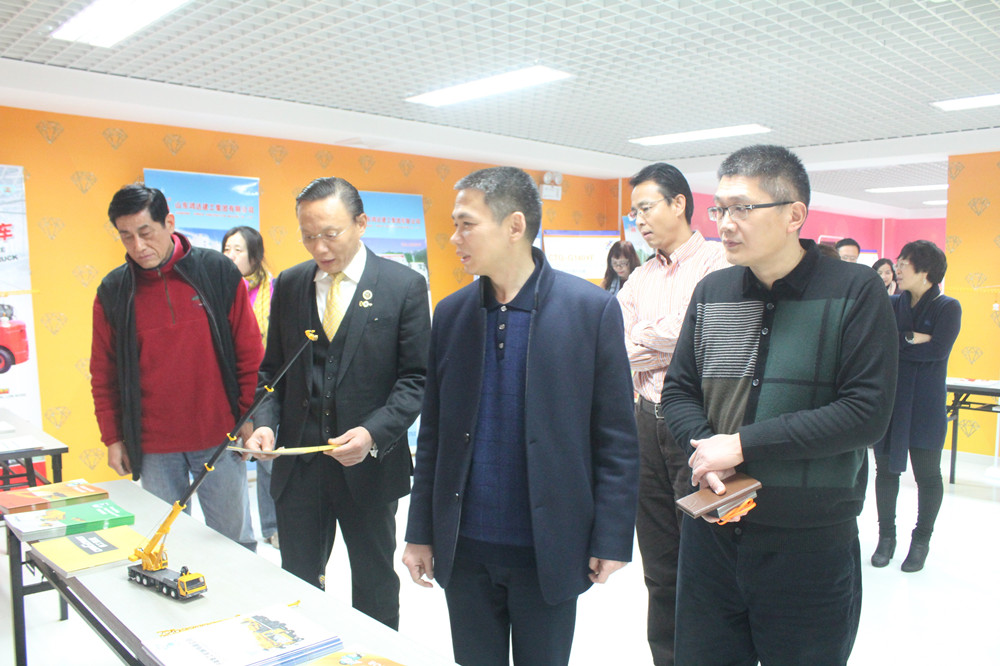 五国驻华使节考察中国跨境电商首家出口品牌展览馆