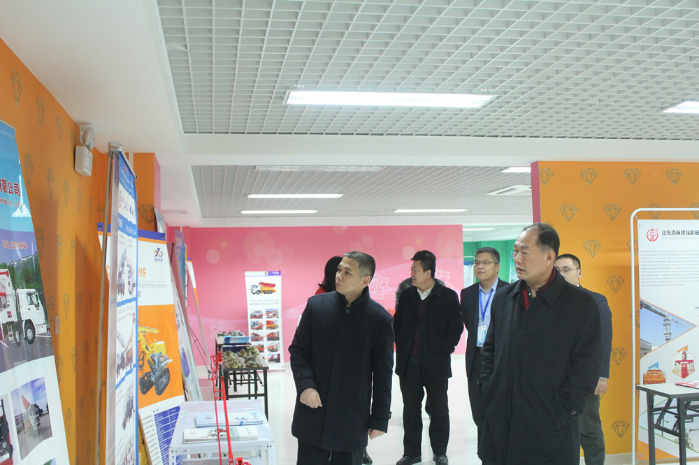 史同伟考察名客来跨境电商品牌孵化基地
