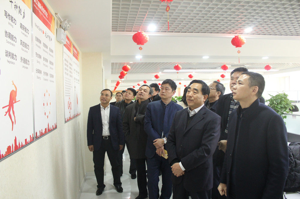 济南市贸促会会长李玉明一行莅临名客来网参观考察